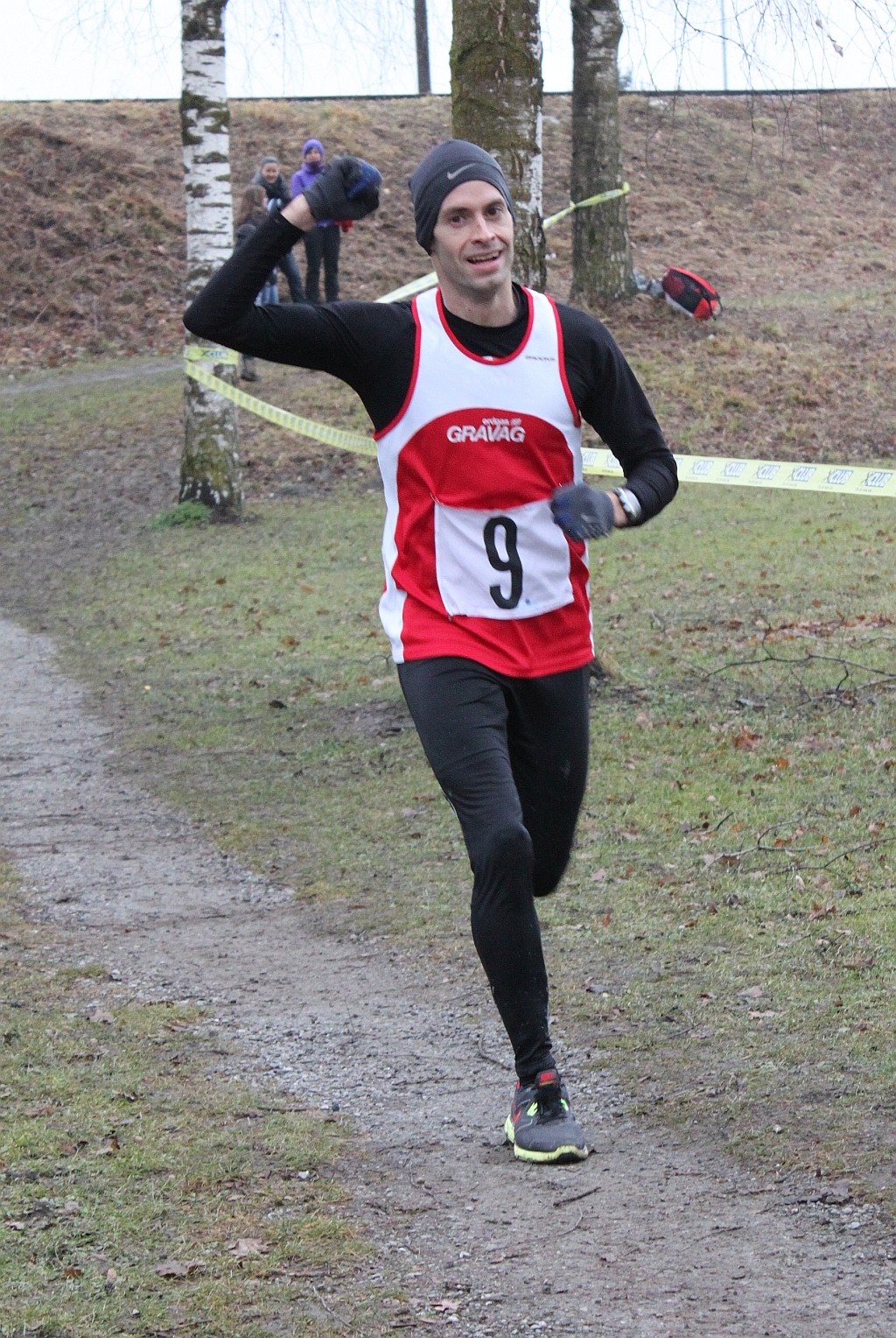 Mathias freut sich im Ziel über seinen Sieg