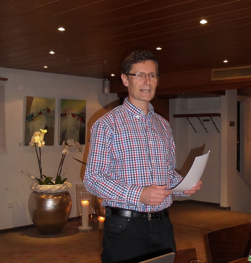 Heinz begrüsst die erschienenen MIglieder und Partner zur MILA-Jahresversammlung