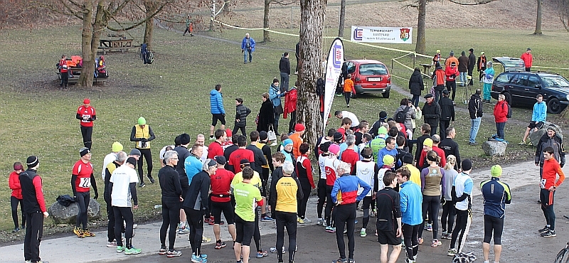 Die Läuferinnen und Läufer sind zum Start zum Hauptlauf über 18 Km bereit