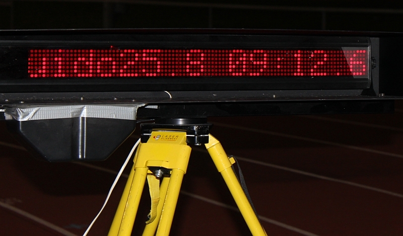 Im Display erscheinen die aktuellen Zwischenzeiten jedes Läufers