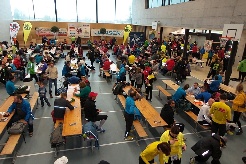 In der trockenen Halle: Warten auf den Start