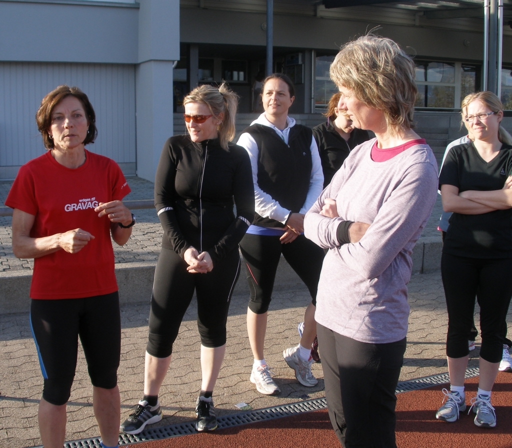 Kathrin begrüsst ihre Gäste zum zweiten Training.