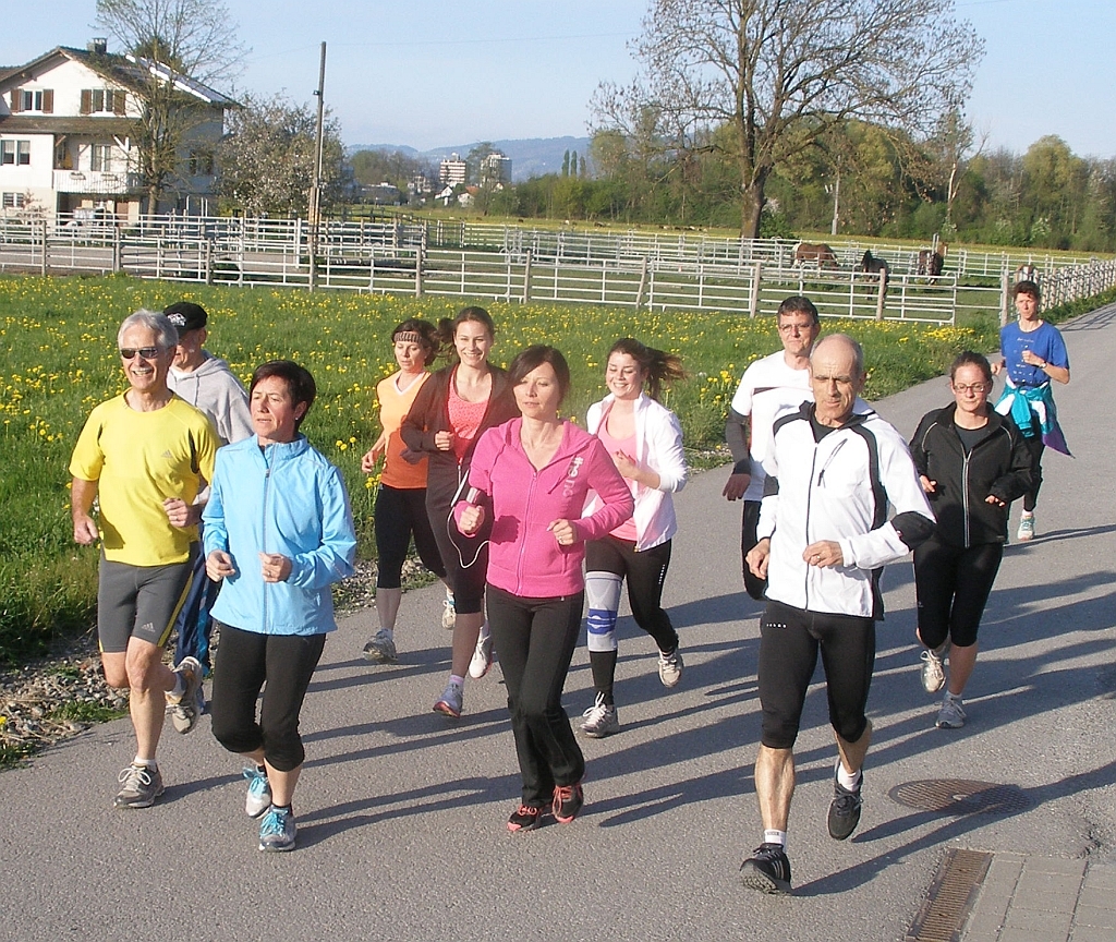 Berni zeigte seiner Gruppe, wie vielfältig das Laufen ist.