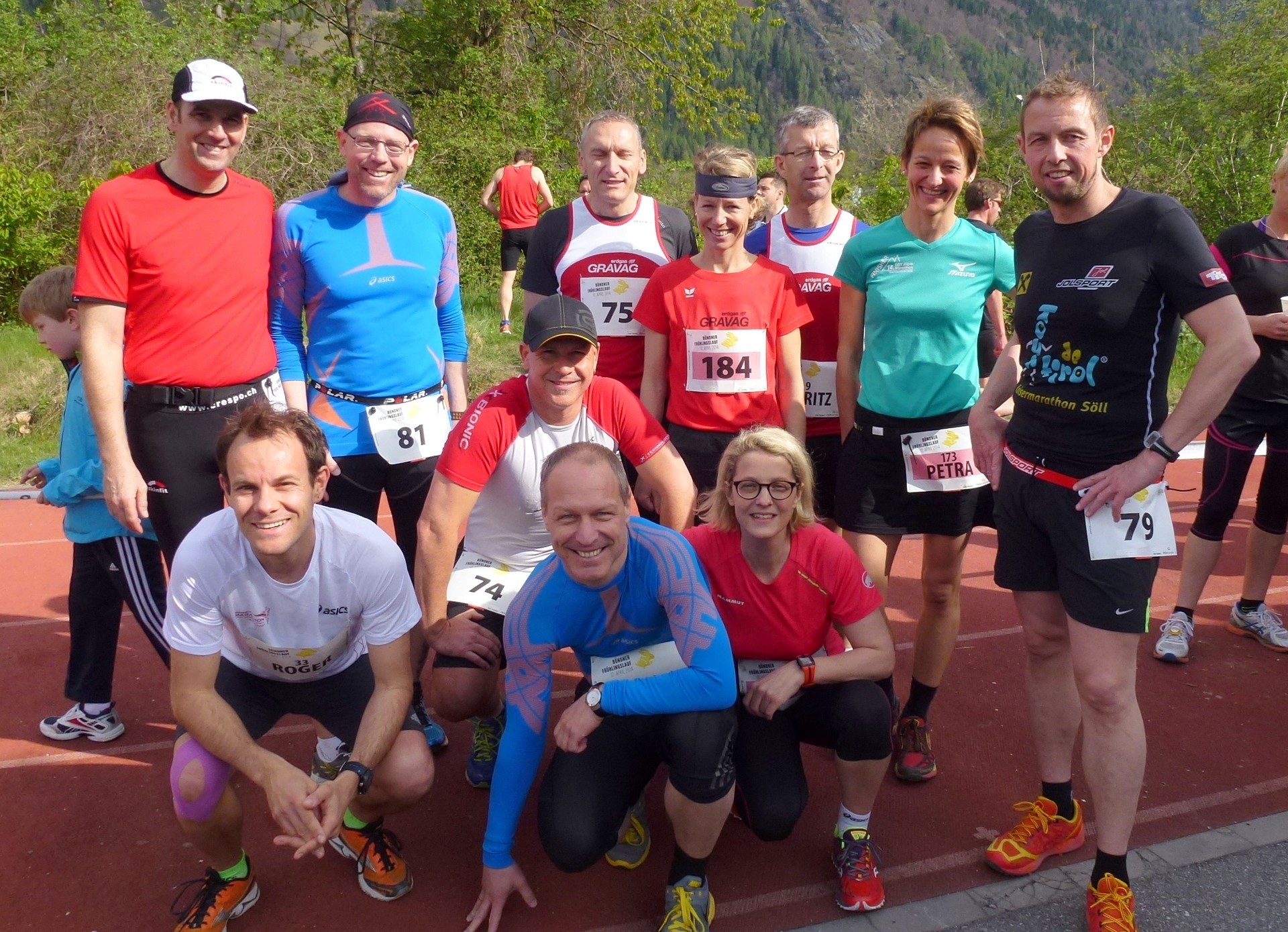 Milas zusammen mit den LGT-Lauftrainingsteilnehmer Michael, Roger, Georg, Manfred, Matthias, Monika, Petra und Philipp