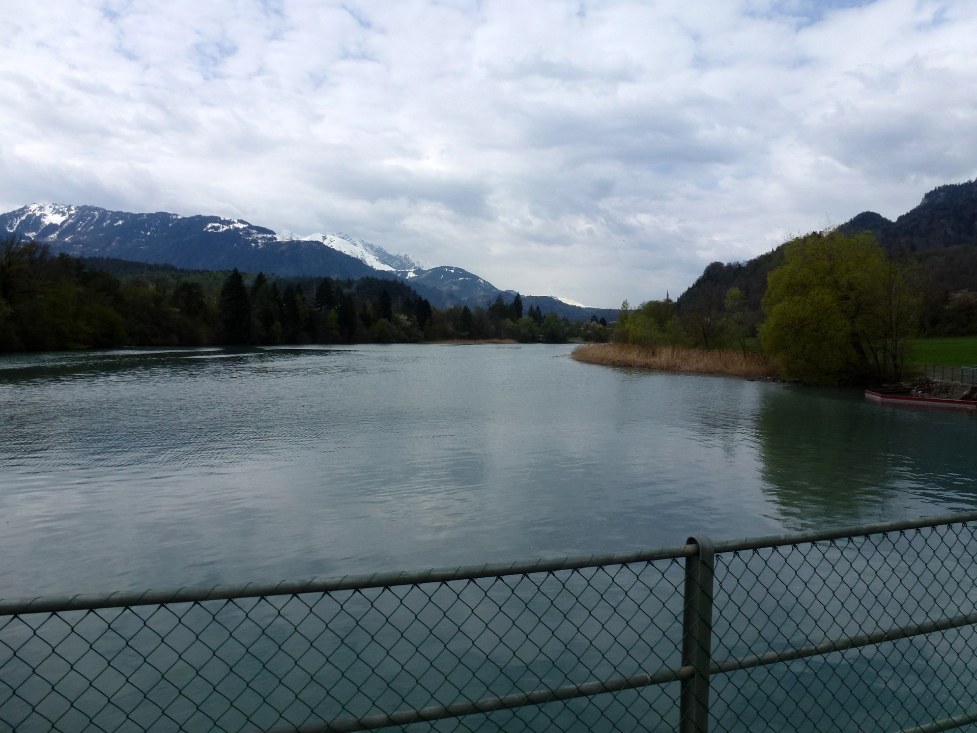 3 km vor Schluss führt die Strecke über den Rhein