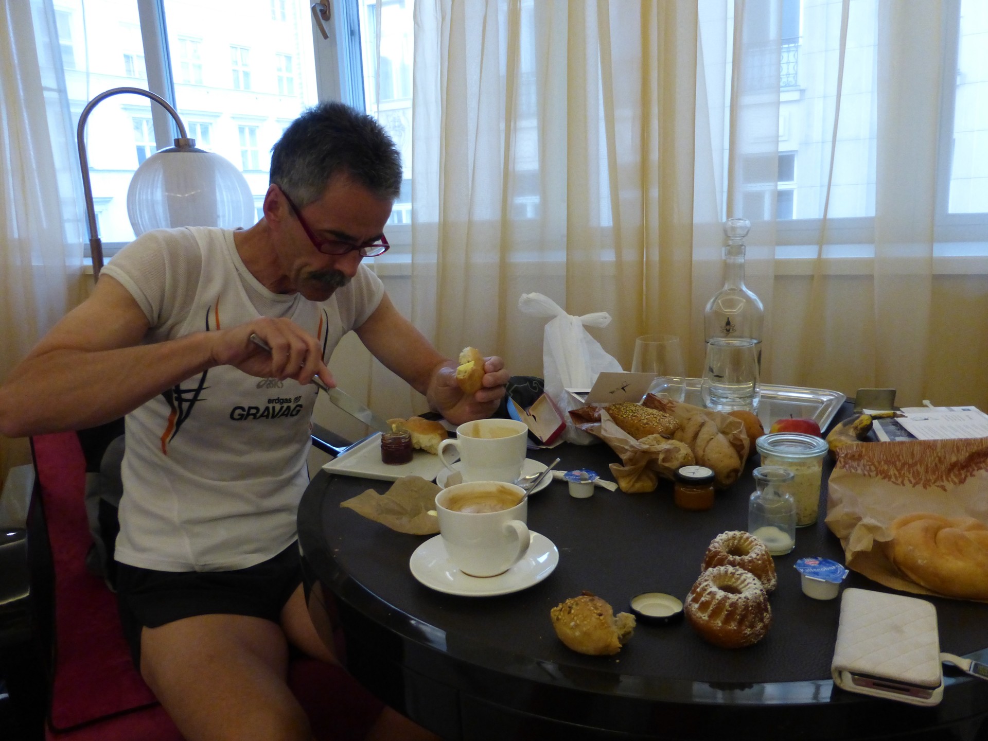 Rolf stärkt sich vor dem Marathon