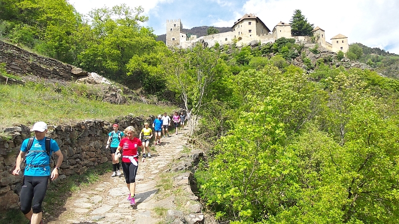 Das Schloss Juval im Rücken gings Richtung Kastelbell und Latsch …..