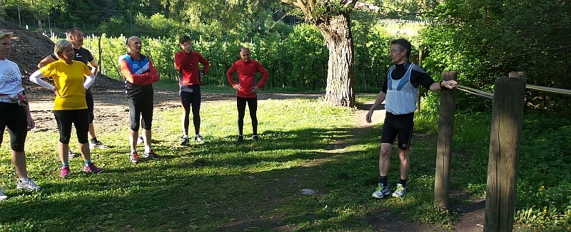 Übungen an den verfügbaren Geräte für Schulung der Kraft, ….