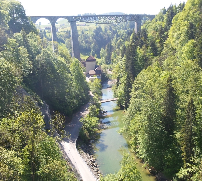Blick von der SBB Brücke Richtung Stahlbrücke der Bodensee-Toggenburgbahn