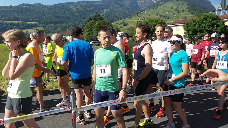 Auch OK-Präsident Roland Müller (13) läuft mit.