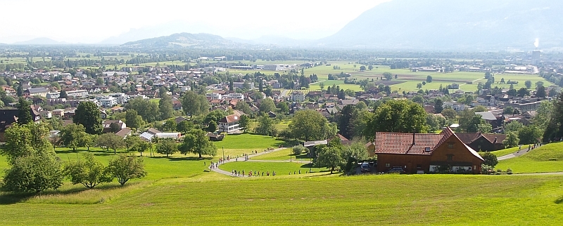 Blick zurück bzw. hinunter ins Dorf