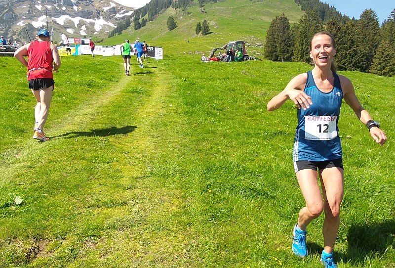 Auch Bernadette Meier läuft schon wieder ins Tal und findets toll, sie sich ander noch rauf quälen