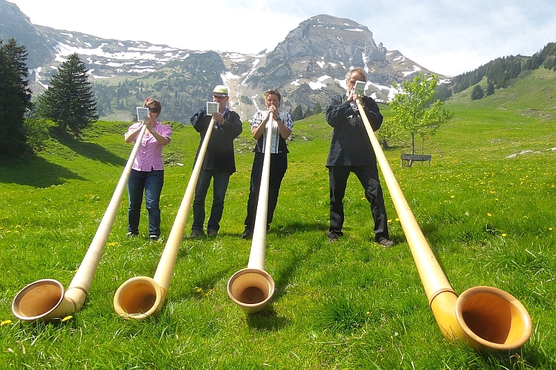 Auch ein Alhornquartett hat sich vor dem Margekopf platziert und macht Stimmung