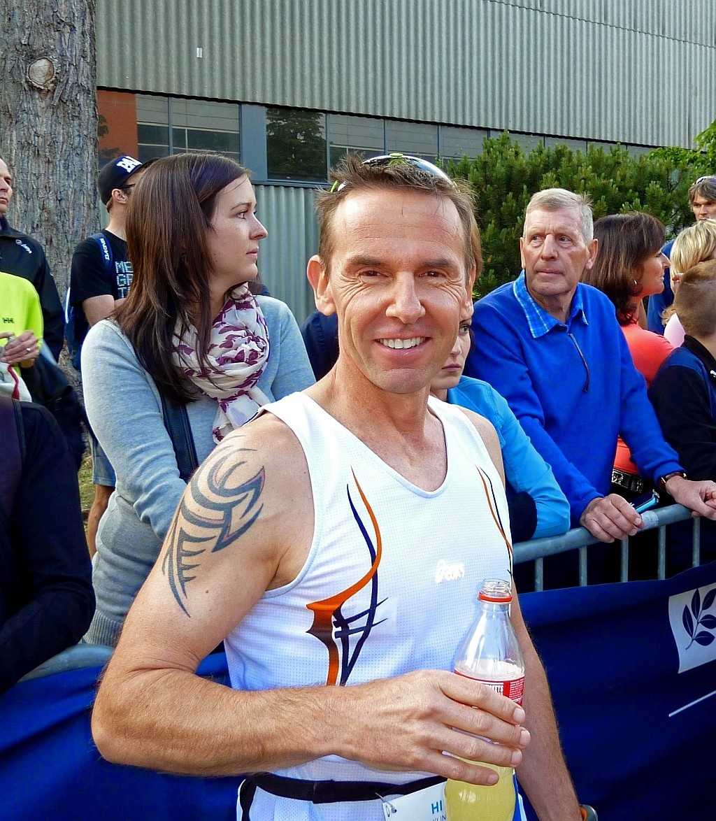 Fredy mit seinem persönlichen Durstlöscher vor dem Start