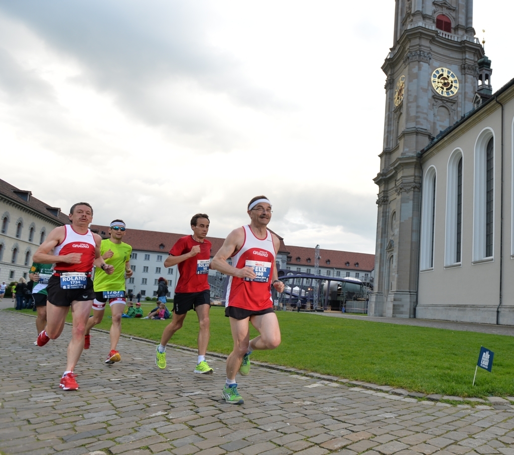 Roland und Felix auf dem Klosterplatz