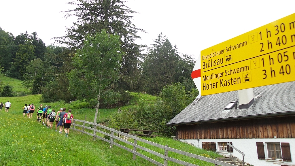 Die Zeiten auf den Wegweisern beziehen sich natürlich nicht auf das Niveau der Mila