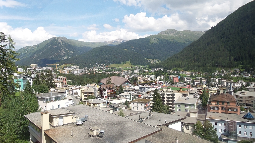 Davos, bereits zum Start des 29. Swissalpine Marathons