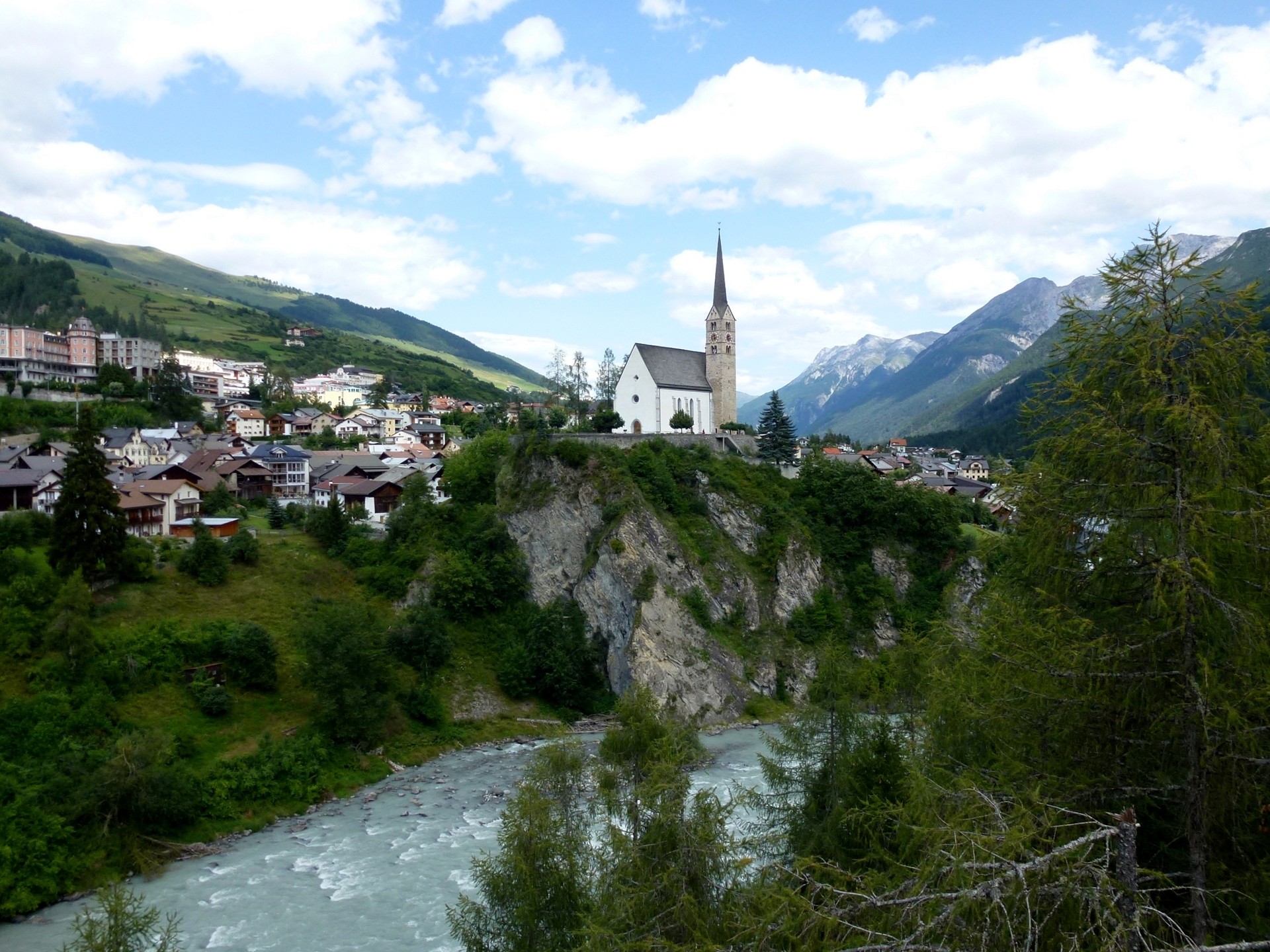 Scuol empfängt uns mit Sonnenschein