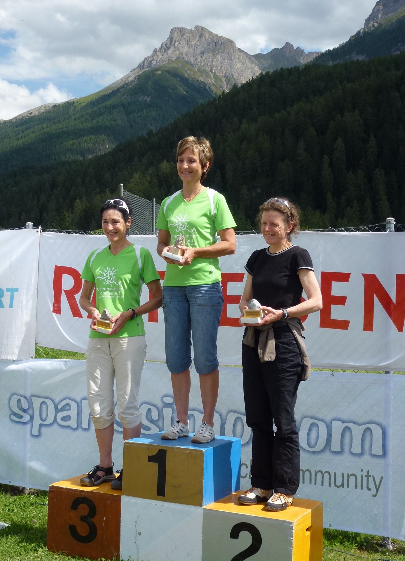 Doris und Rina auf dem W50-Podest