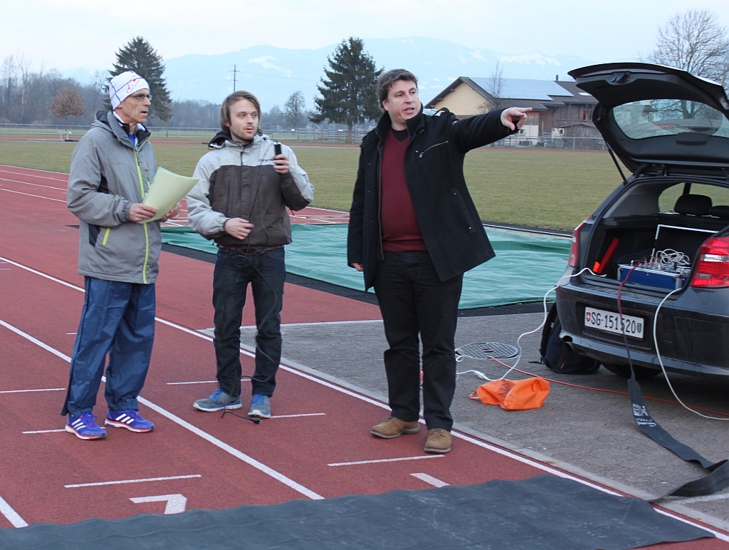 Die Zeitnehmer sind für den Start bereit