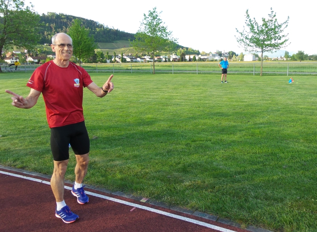 Berni gibt die Spielregeln bekannt