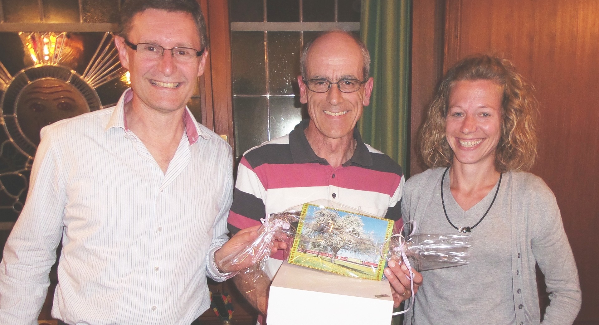 Heinz und Denise gratulieren Berni im Namen der ganzen MILA zum 60. Geburtstag und danken für die Einladung.