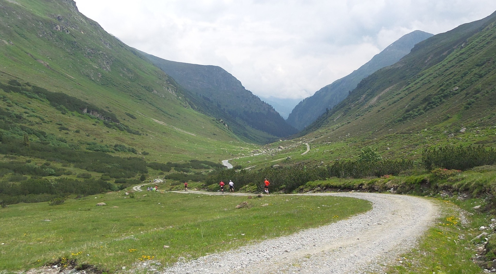 Durchs Verwalltal hinunter Richtung St. Anton, wieder meist auf Forststrassen