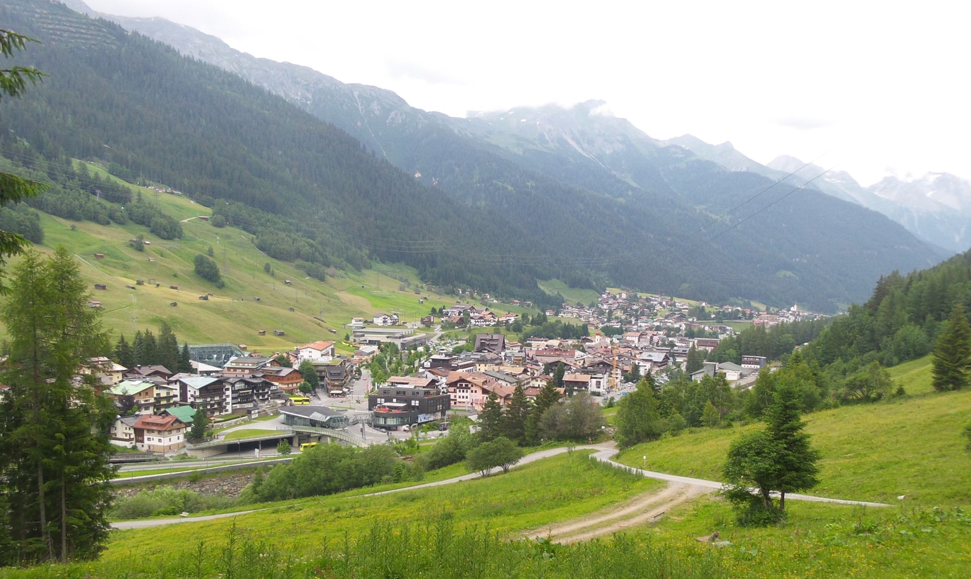 Das Ziel St. Anton im Blickfeld