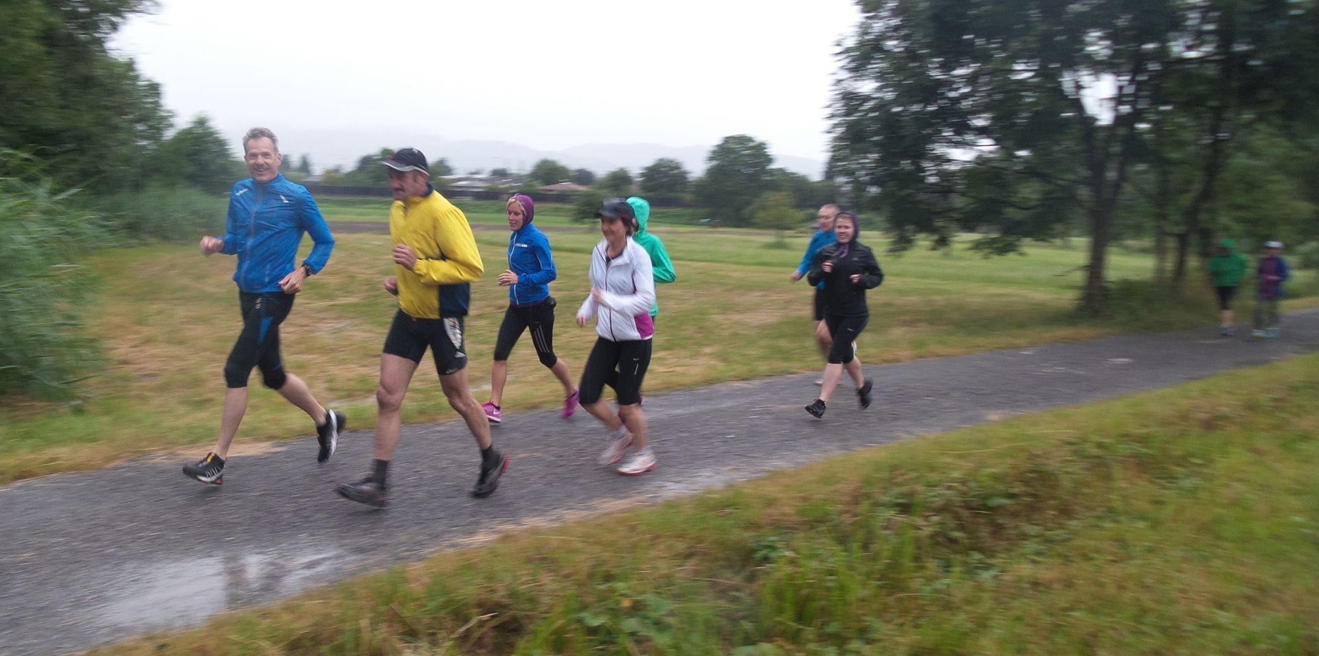 Regenkleidung war angesagt, gute Laune strotzdem