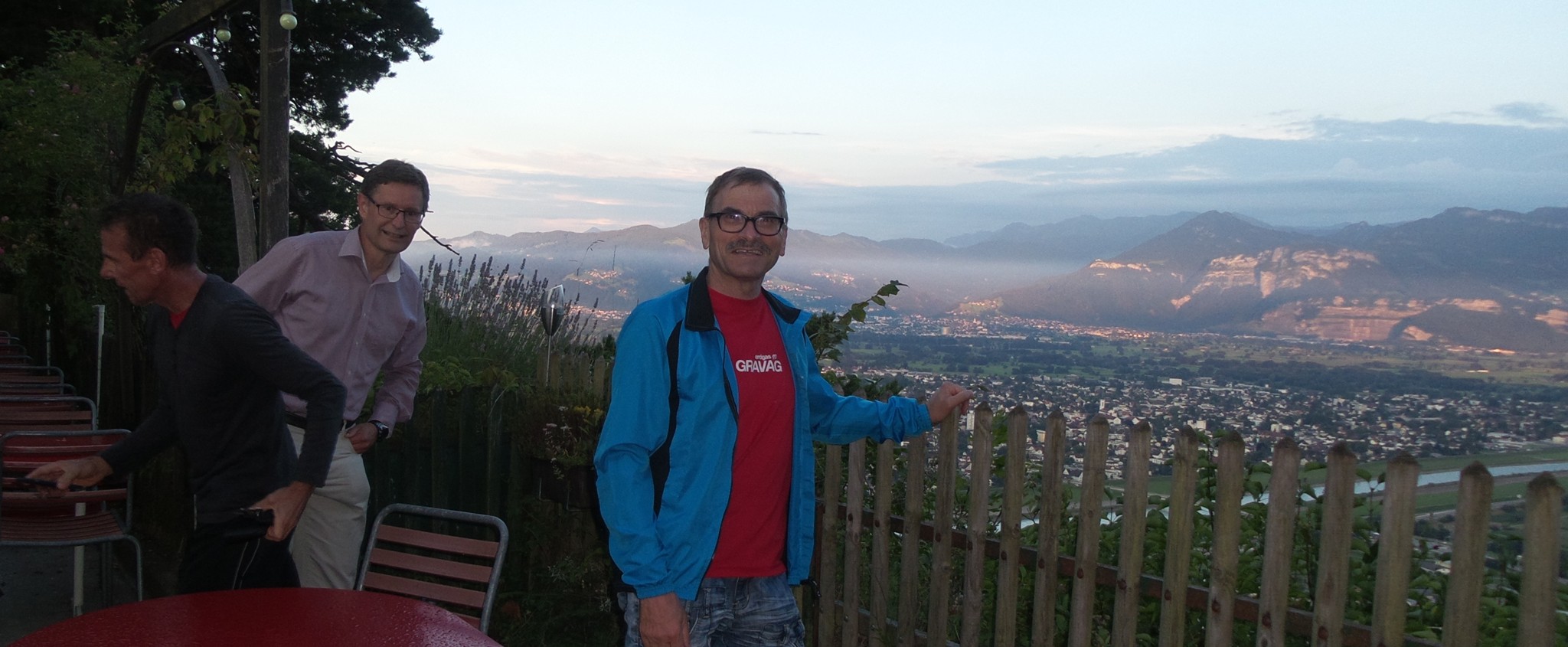 Vorne Lustenau, hinten Dornbirn und der Karren in Licht der Abendsonne