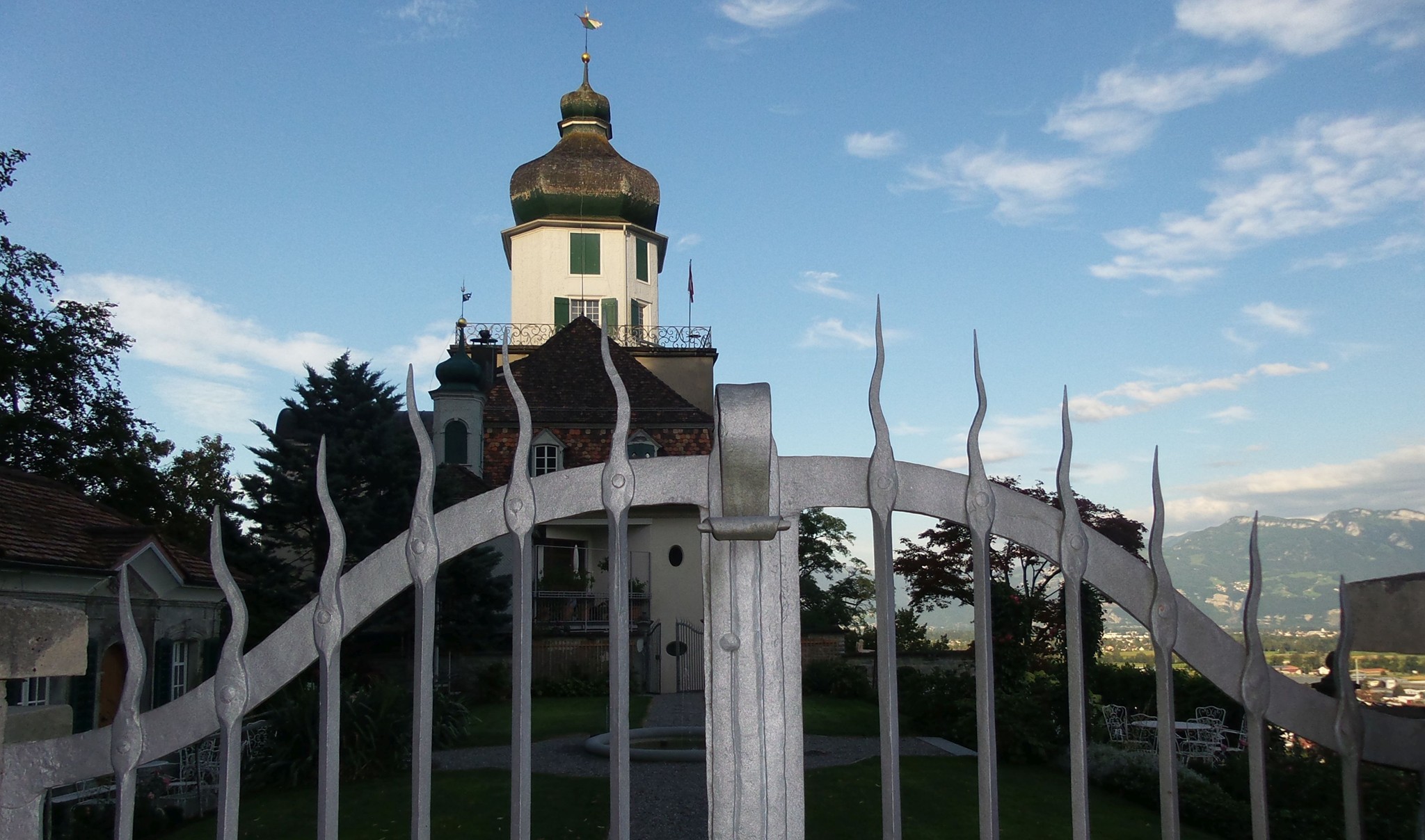 Vorbei beim Schloss Grünenstein