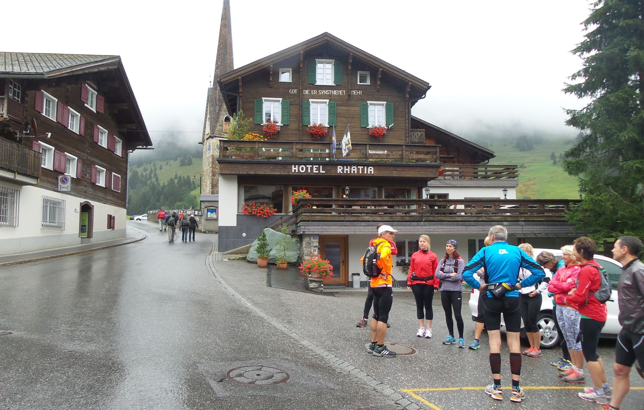 Start zum Erlebnislauf bei leichtem Regen in St. Antönien