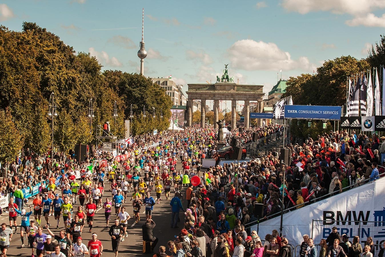 Zielgelände mit Brandenburger Tor und Fernsehturm im Hintergrund