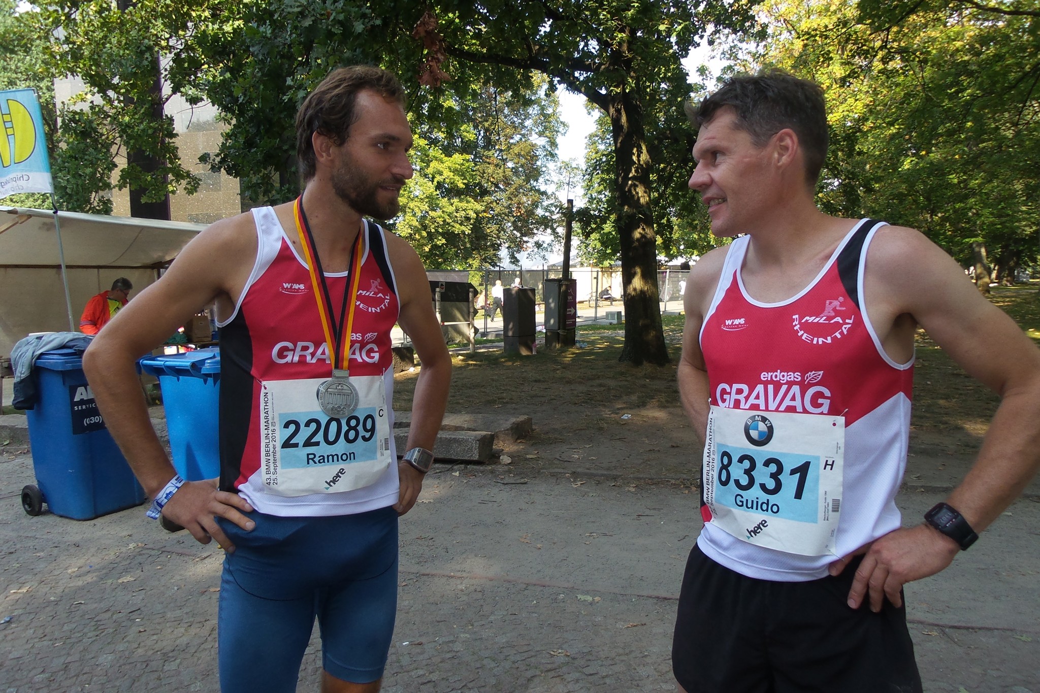 Ramon und Guido tauschen die Erlebnisse