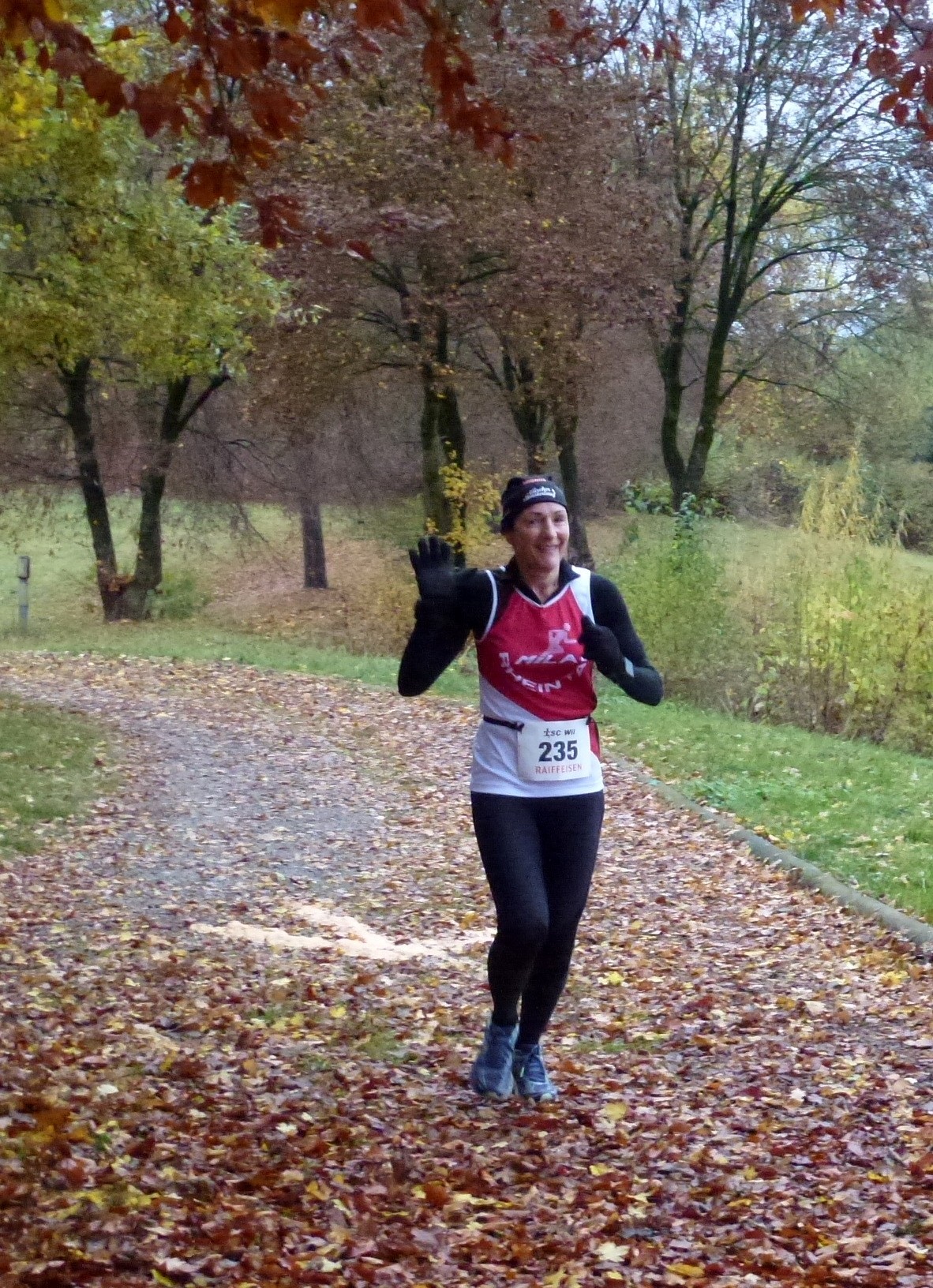 Rina hat im Finish die Kraft dem Fotografen zuzuwinken