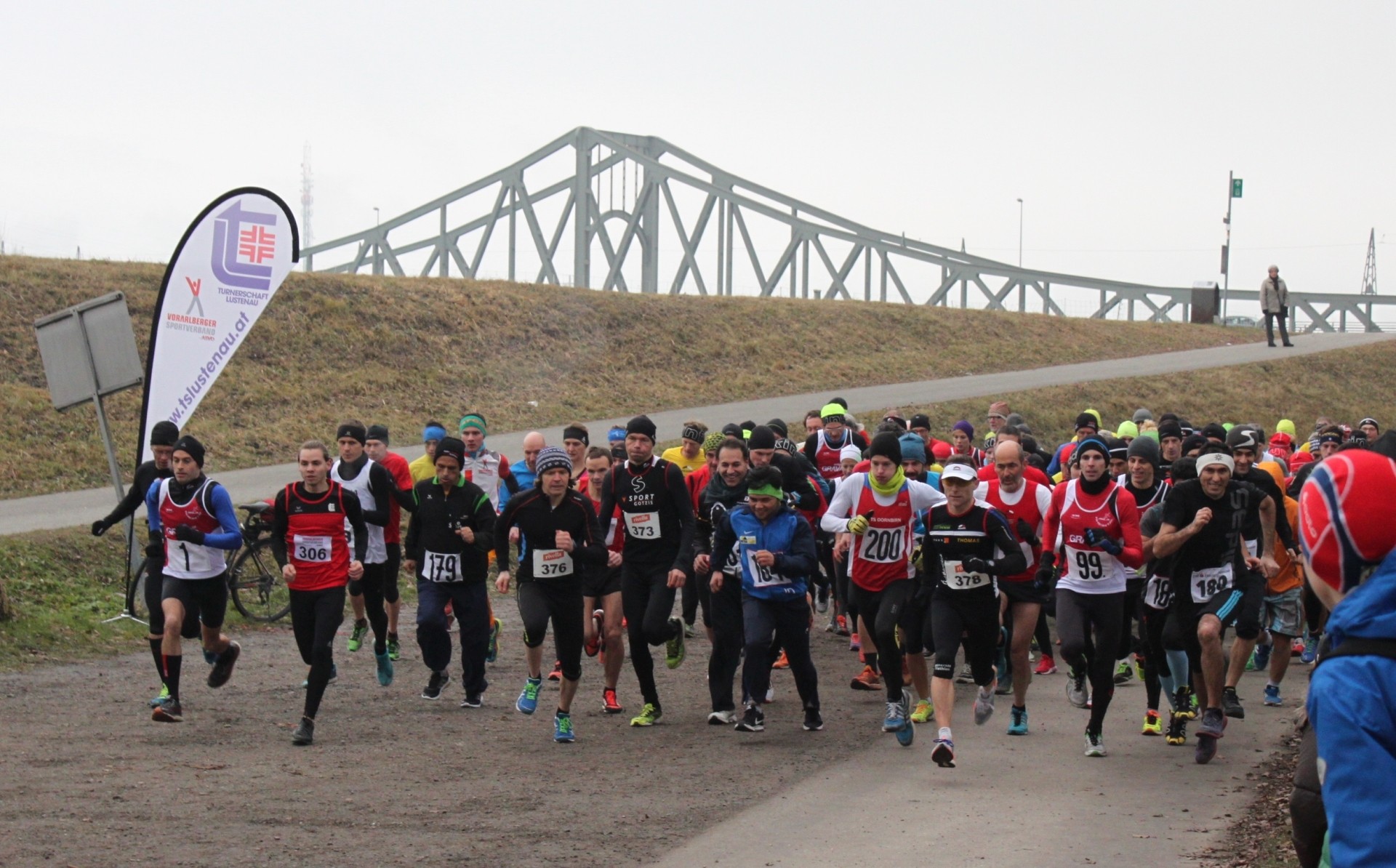 87 Männer und 19 Frauen starten zum Cross über 4 Kilometer