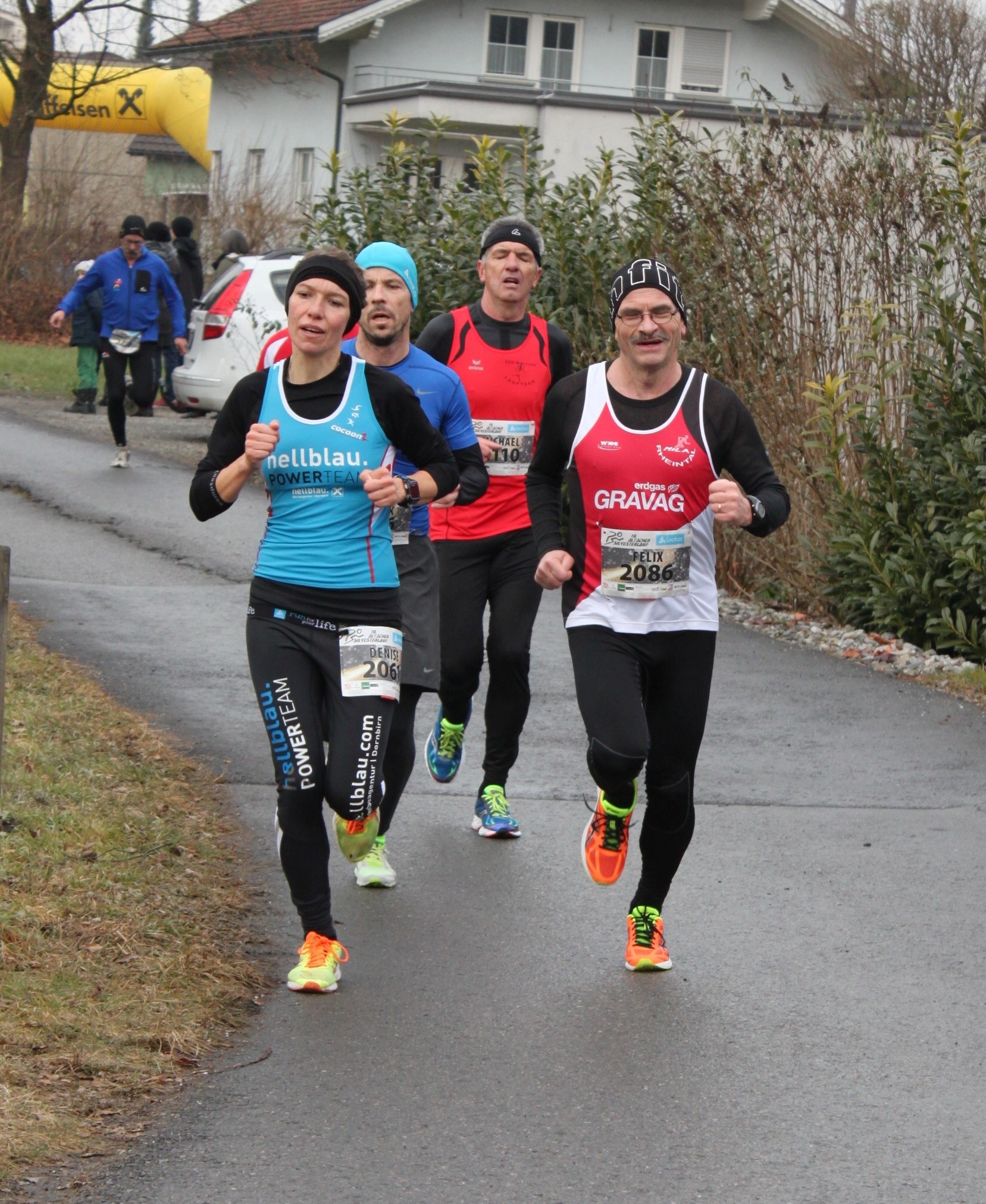 Felix in einer Gruppe mit Denise Neufert