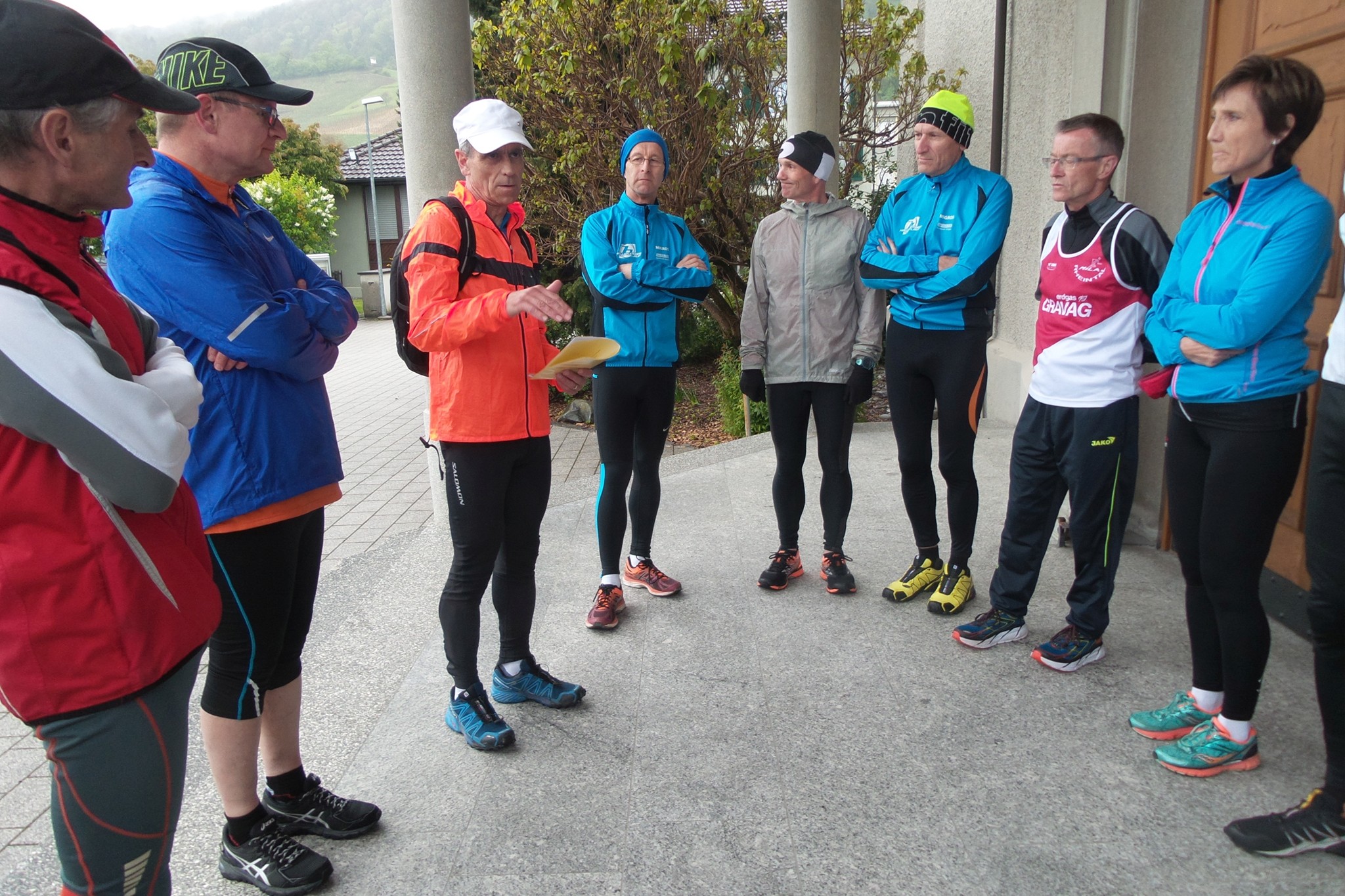 Berni begrüsst 15 Milas zum ersten Spezialtraining