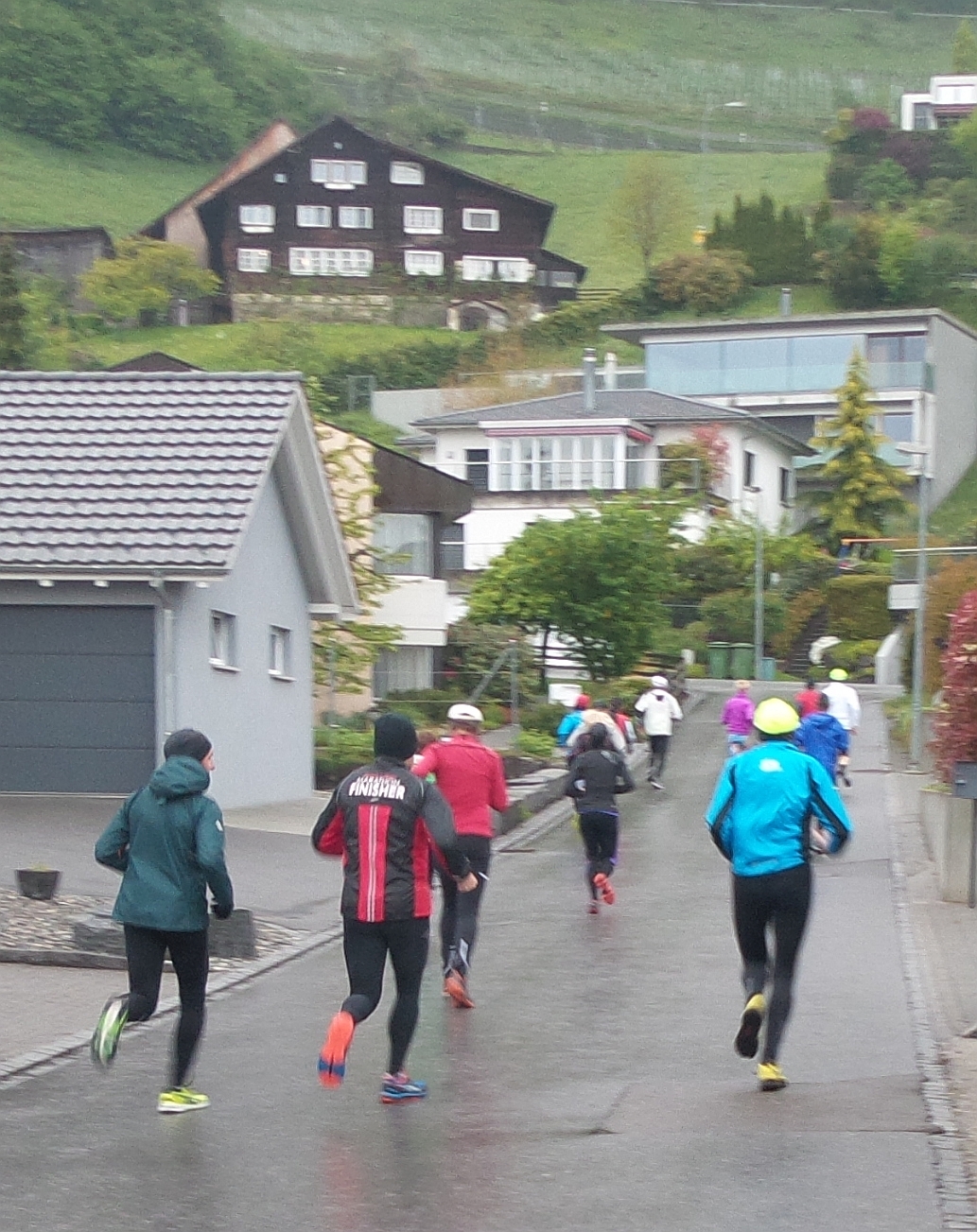 Die erste Variante eines Hügellauftrainings fand im EFH-Quartier Haslach statt