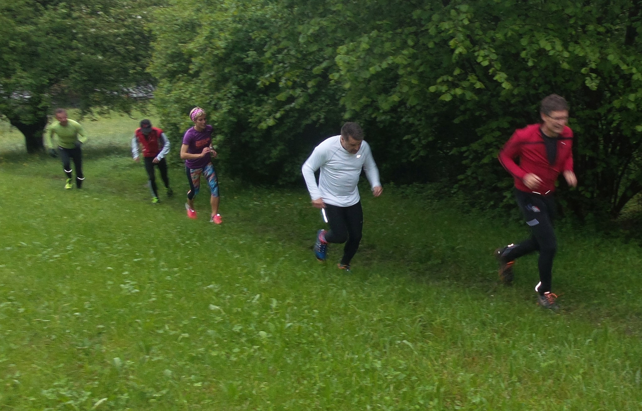 Schnell aufwärts in der nassen Wiese, das braucht Kraft