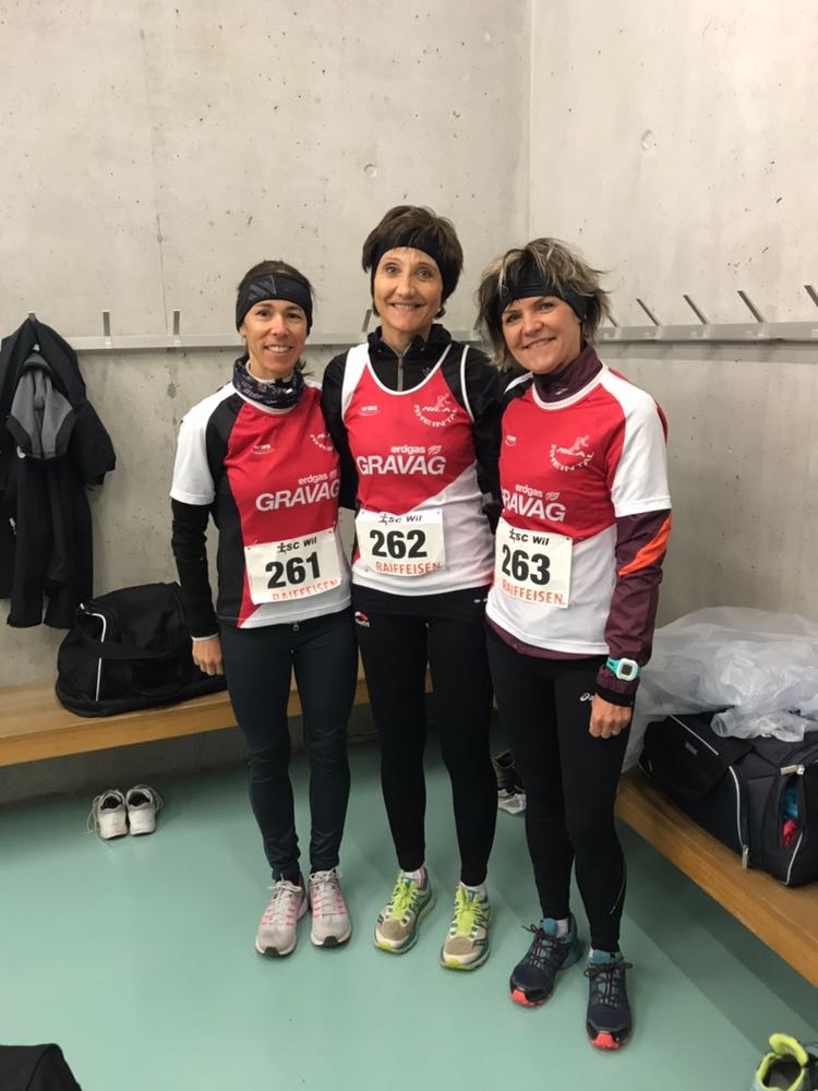Sandra, Doris und Jeannine fröhlich gestimmt vor dem Start