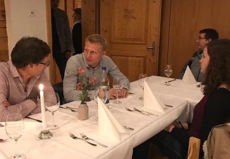 Unser Präsi in vertriefter Diskussion mit Patrik.